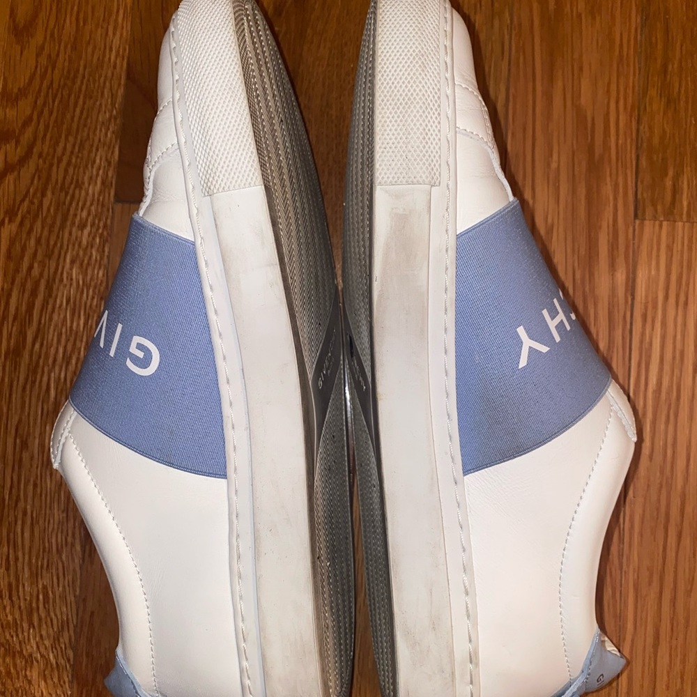 Givenchy Sneakers - Picture 2 of 4